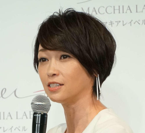 47歳美脚スラリ両親歌手のタレント　激変ショートでブラウンコーデ着こなし「艶々してますね」