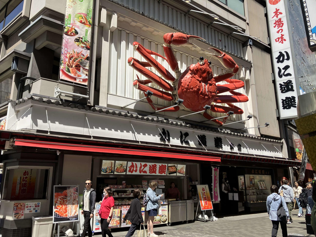 キダ・タローさんがテーマ曲を作った、かに道楽の道頓堀本店（撮影・阪口孝志）