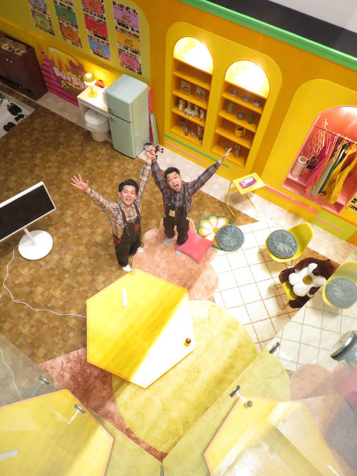 “フジテレビ住みます芸人”通称「ハチミツハウス」記者が訪問　セットだが独特の生活感＆温度感