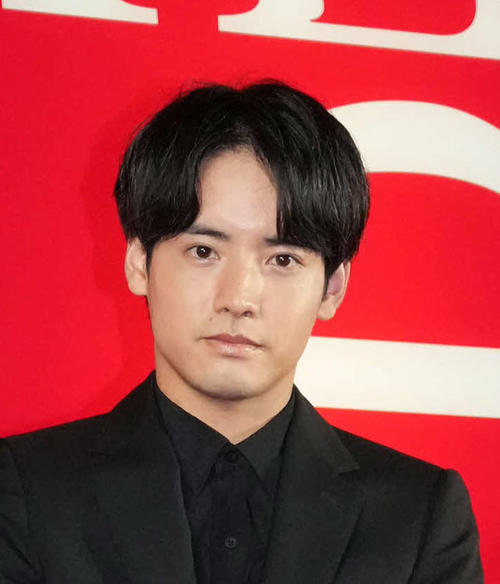 赤楚衛二、韓国人気グループとコラボ動画に「メンバーみたい」「赤楚さんは踊らないですか？」