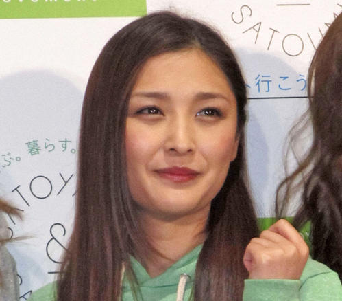 元モー娘39歳がアイドル風ミニワンピ姿披露「ジーンと来ちゃうな」デビュー24周年を報告