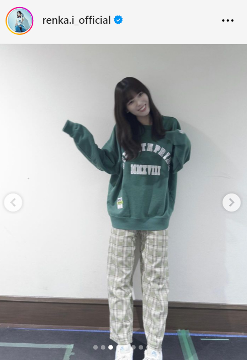 乃木坂46岩本蓮加がリハーサル着姿公開し通りすがりの2人も登場