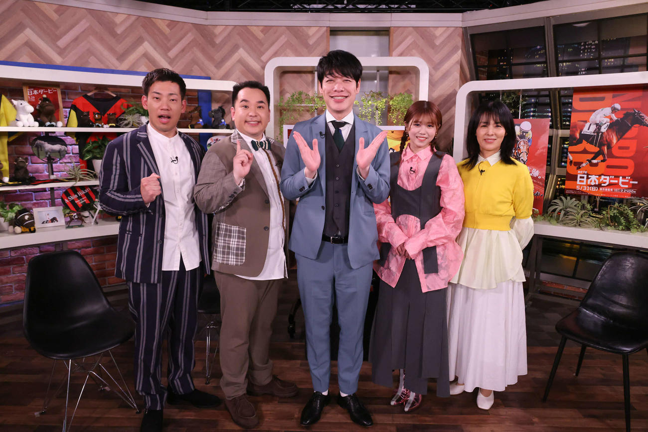 ダービー特番に出演する、（左から）ミルクボーイ駒場孝、内海崇、麒麟川島明、櫻坂46武元唯衣、井森美幸