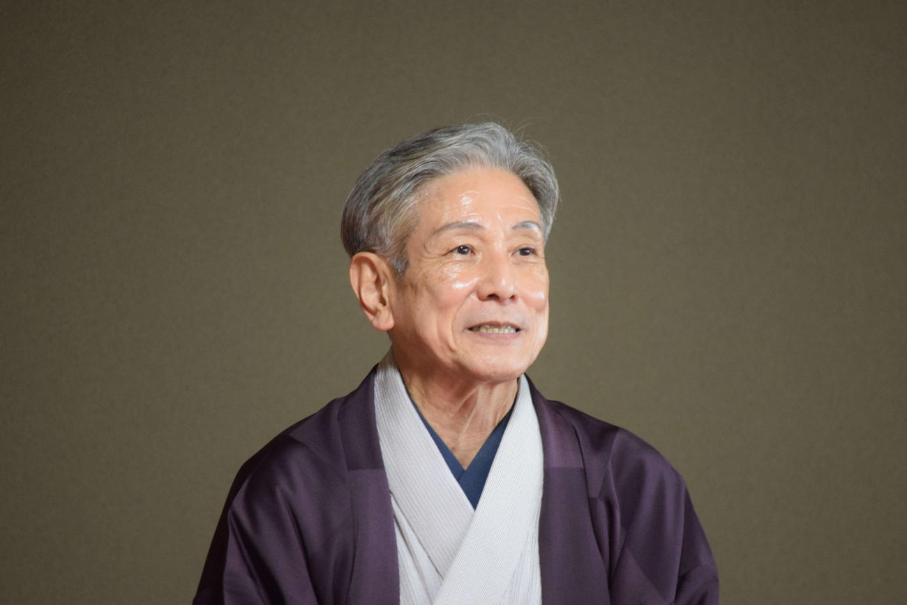 彦八まつりで奉納落語を演じる桂米団治（撮影・阪口孝志）
