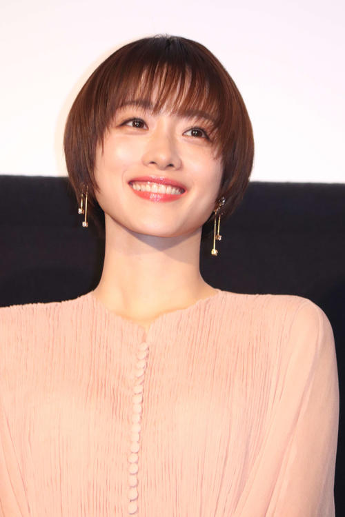 石原さとみ「子どもは毎日そこで食べたり飲んだり…」義理の両親が子どもにピッタリの机をDIY
