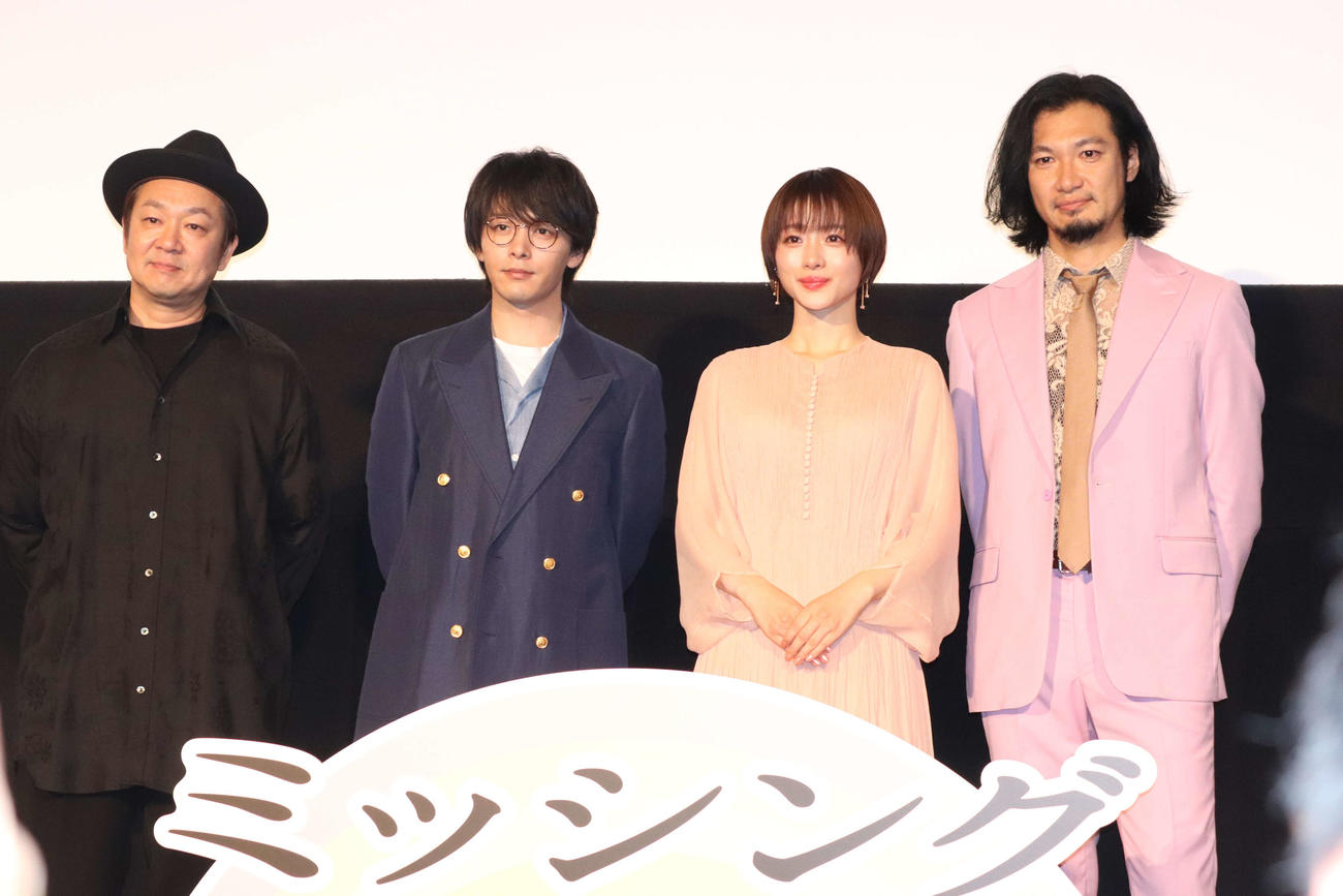 映画「ミッシング」公開初日舞台あいさつに出席した、左から吉田恵輔監督、中村倫也、石原さとみ、青木崇高（撮影・加藤理沙）