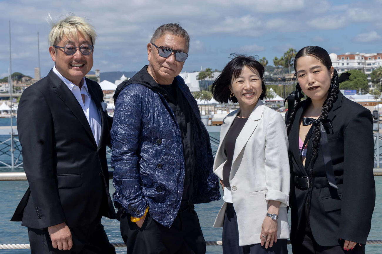 フランス・カンヌで開かれたK2 Picturesの会見に出席した、左から紀伊宗之代表取締役、三池崇史監督、西川美和監督、映画監督デビューと12月の渡米を電撃的発表したゆりやんレトリィバァ(c)Kazuko Wakayama