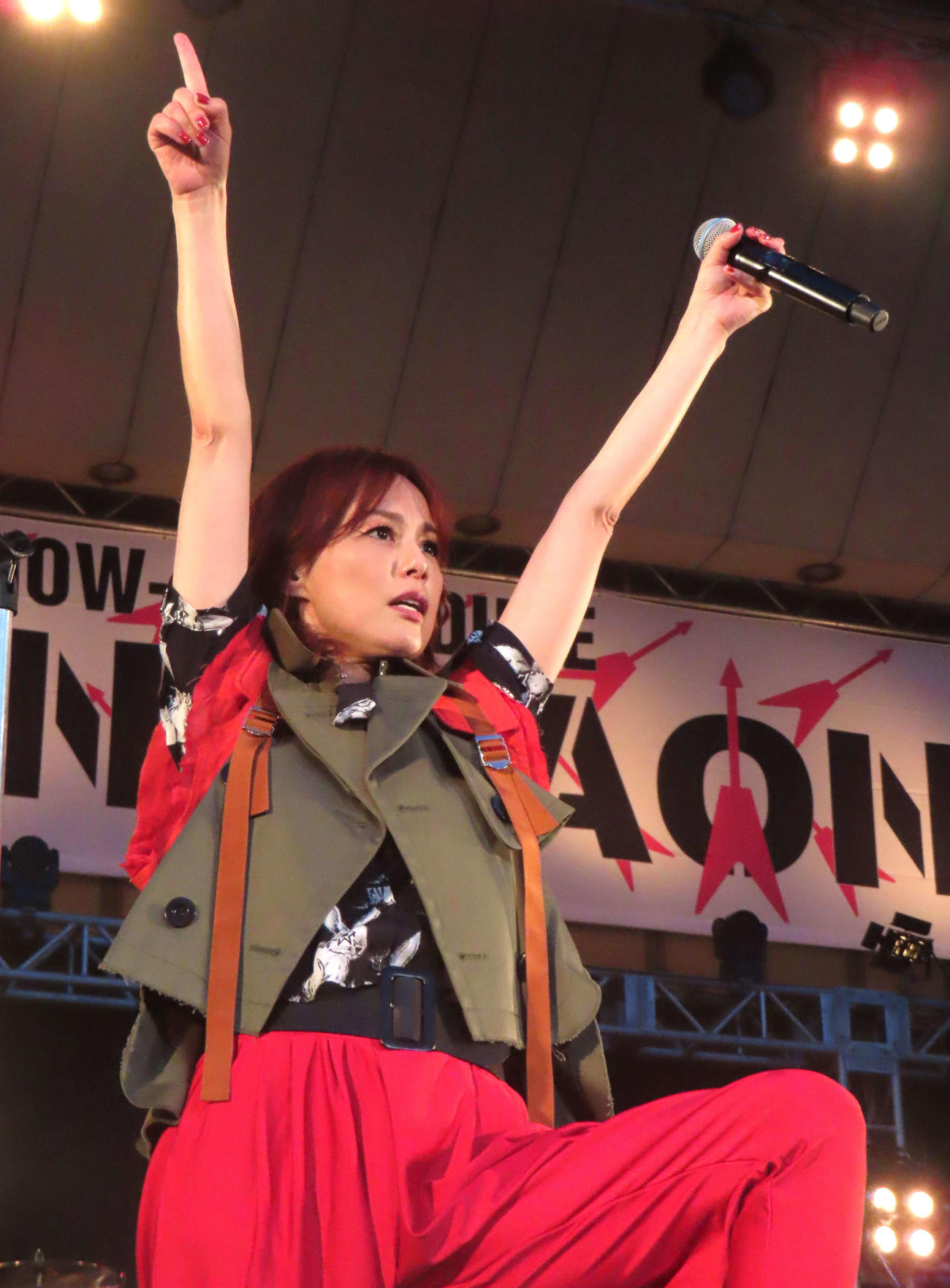 「NAONのYAON」でパフォーマンスする相川七瀬