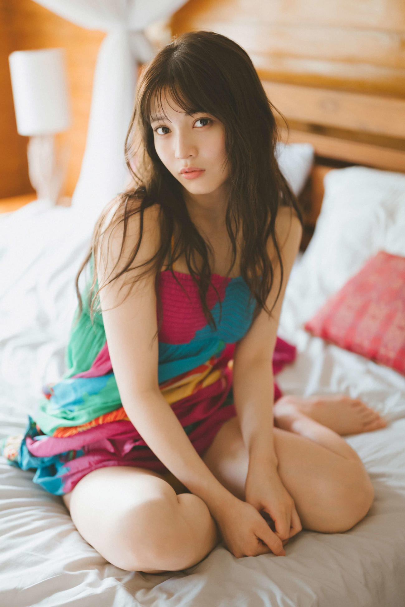 黒嵜菜々子ファースト写真集「おとななこ。おさななこ。」のワンカット（東京ニュース通信社刊）