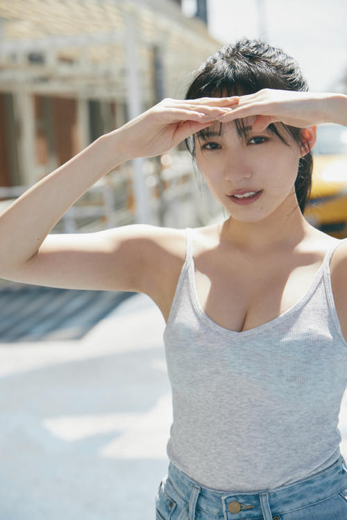 元NMBグラドル「私のお尻推しなのかな？」３度目の振り向き表紙で美ヒップ披露