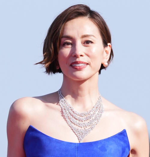 米倉涼子がドジャース戦観戦、野茂英雄氏在籍時の元戦友選手との３ショット、ロバーツ監督とも