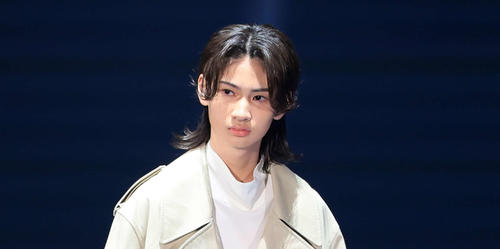 市村正親の16歳イケメン長男市村優汰、色気漂う”赤髪”ヘア公開し騒然「大物感がすごい」