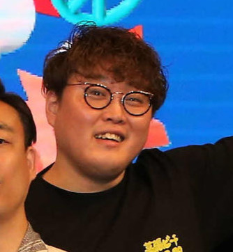 Ｍ－１決勝進出芸人、腫れた唇の写真アップ“衝撃理由”に心配の声「パンツの中の臭いを…」