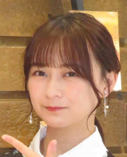 元乃木坂46鈴木絢音が手袋＆日傘のお嬢さまワンピースショット公開「舞踏会行くのかな？」の声
