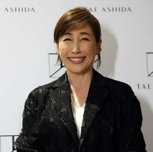高島礼子、自分にビックリ　ひとりカフェで「人目を気にせず堂々と写真」