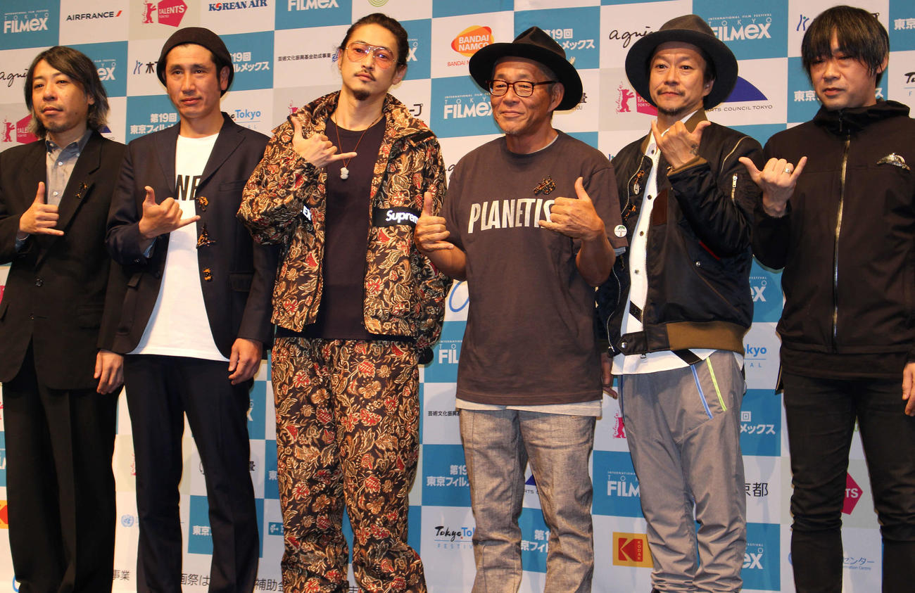 左から豊田利晃監督、渋川清彦、窪塚洋介、宮川典継氏、中村達也、ヤマジカズヒデ（2018年11月撮影）
