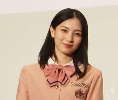 女優長尾寧音、日本ハムユニ姿でビール片手に野球観戦「しずねんとビール飲みたいです」