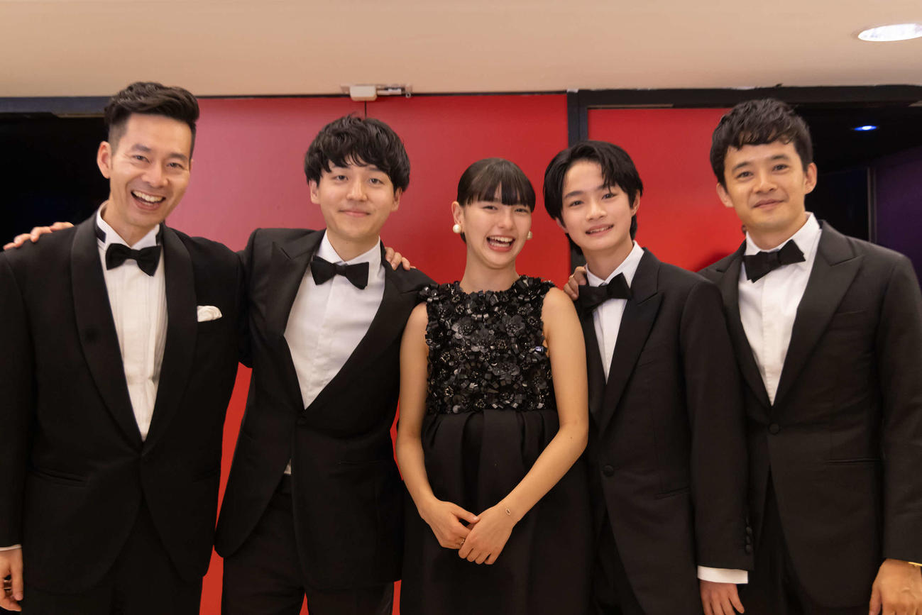映画「ぼくのお日さま」公式上映に登場した左から佐藤良成、奥山大史監督、中西希亜良、越山敬達、池松壮亮（C）Kazuko Wakayama