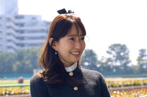 「エリカお嬢様がイカ釣りしてるーー」「本当に上手いなー」元タレントのテクニックに絶賛の声
