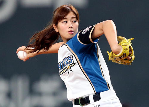 「神スイング」稲村亜美がダルビッシュ200勝祝福「本当に尊敬です」「いつか生でみてみたい」