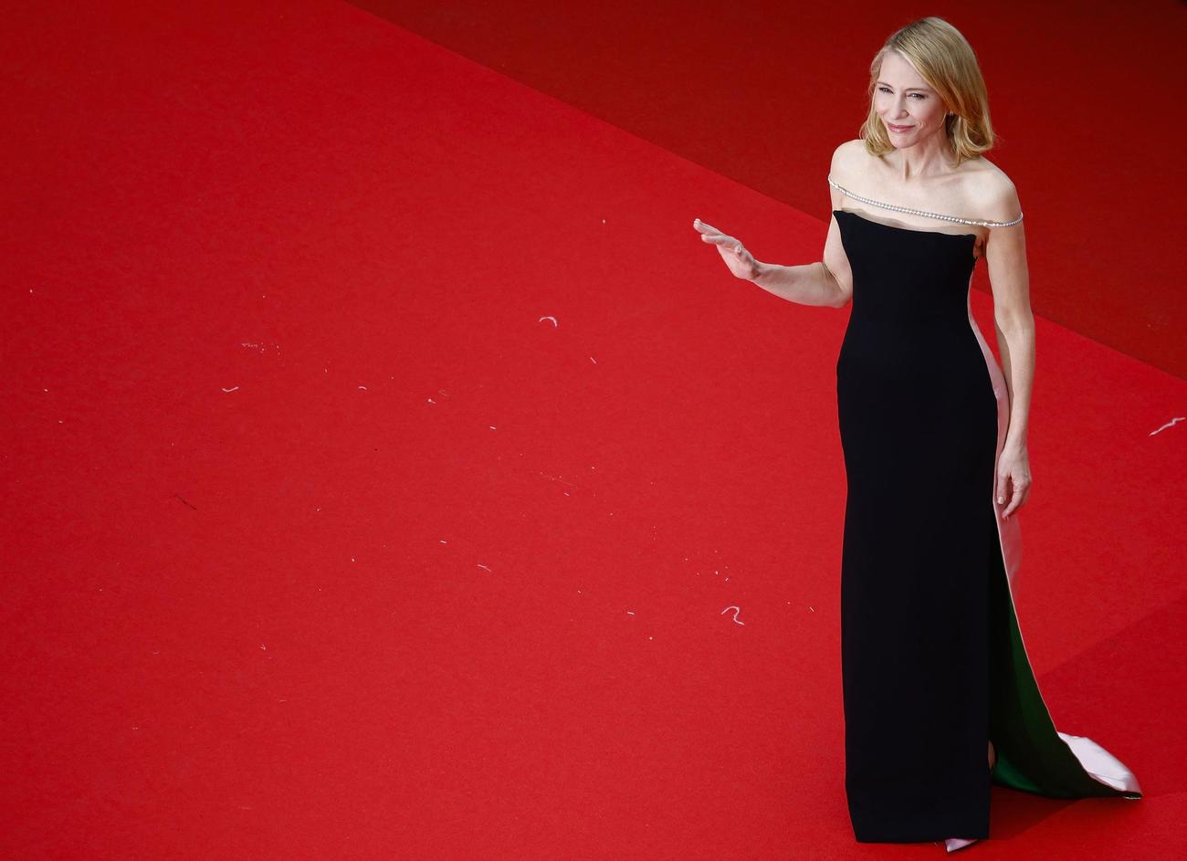 カンヌ国際映画祭で華やかなドレス姿を披露したケイト・ブランシェット（ロイター）