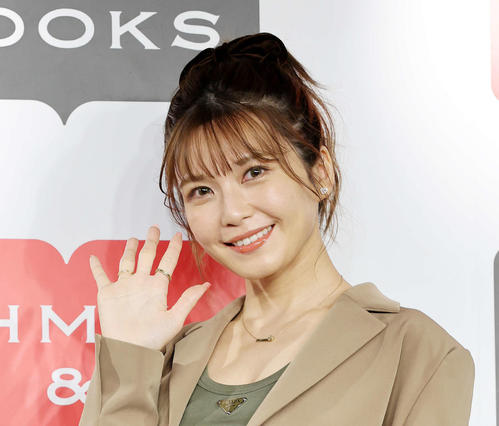 宇野実彩子、沖縄旅行写真が大反響「全部可愛い」「旦那さんも一緒ですかー？」夫はNEWS小山