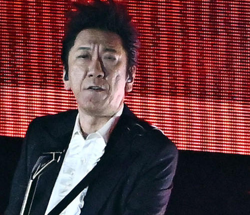 布袋寅泰、がん公表の吉井和哉と２ショット「彼は一度も絶望を口にしなかった」