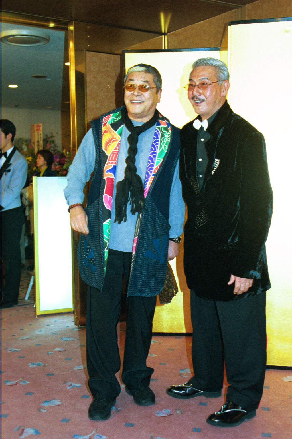 中尾彬（左）と宍戸錠