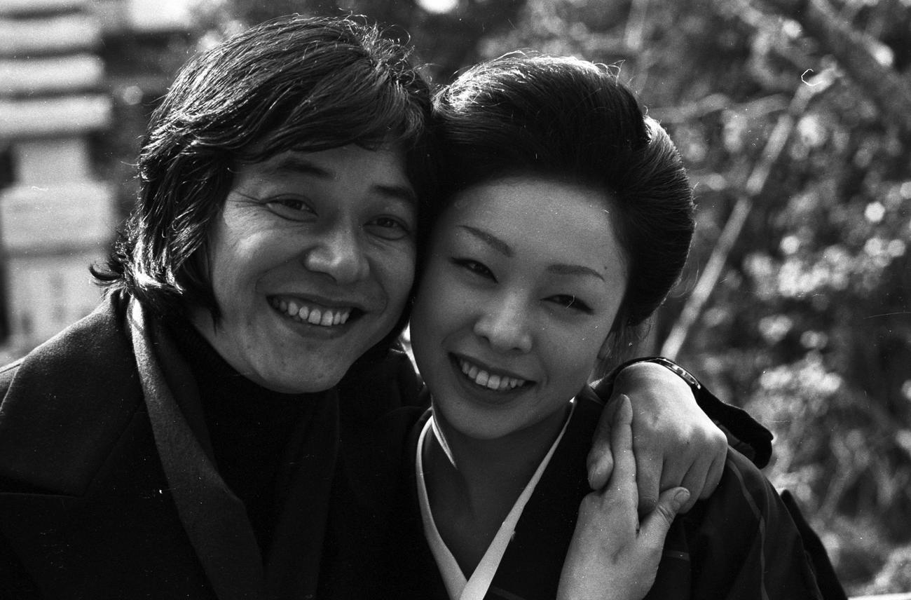 婚約した中尾彬さんと池波志乃（1978年3月撮影）