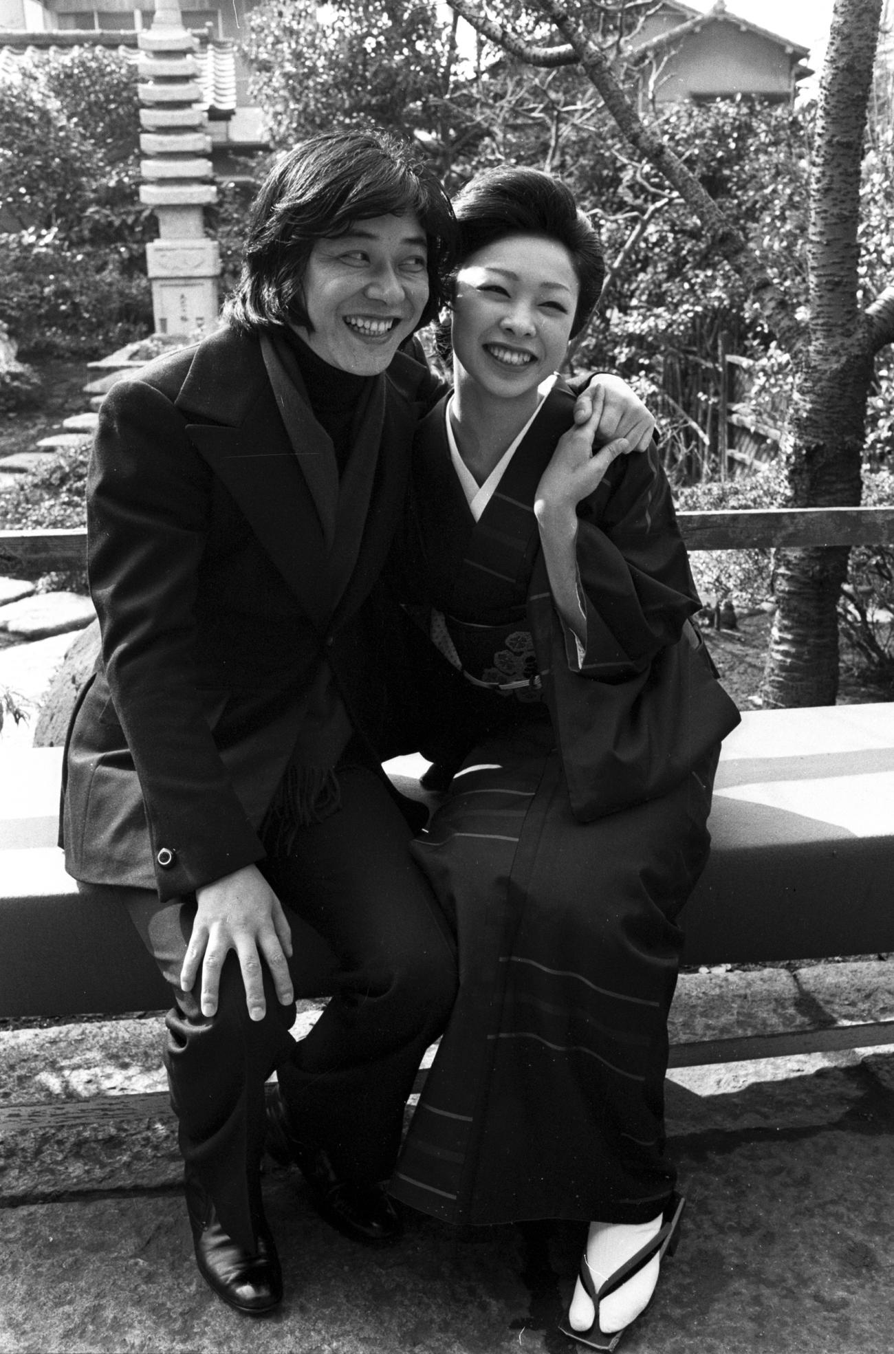 俳優の中尾彬さん（36）が落語家金原亭馬生の長女で女優の池波志乃（22、本名＝美濃部志津子）と婚約」した（1978年3月3日）