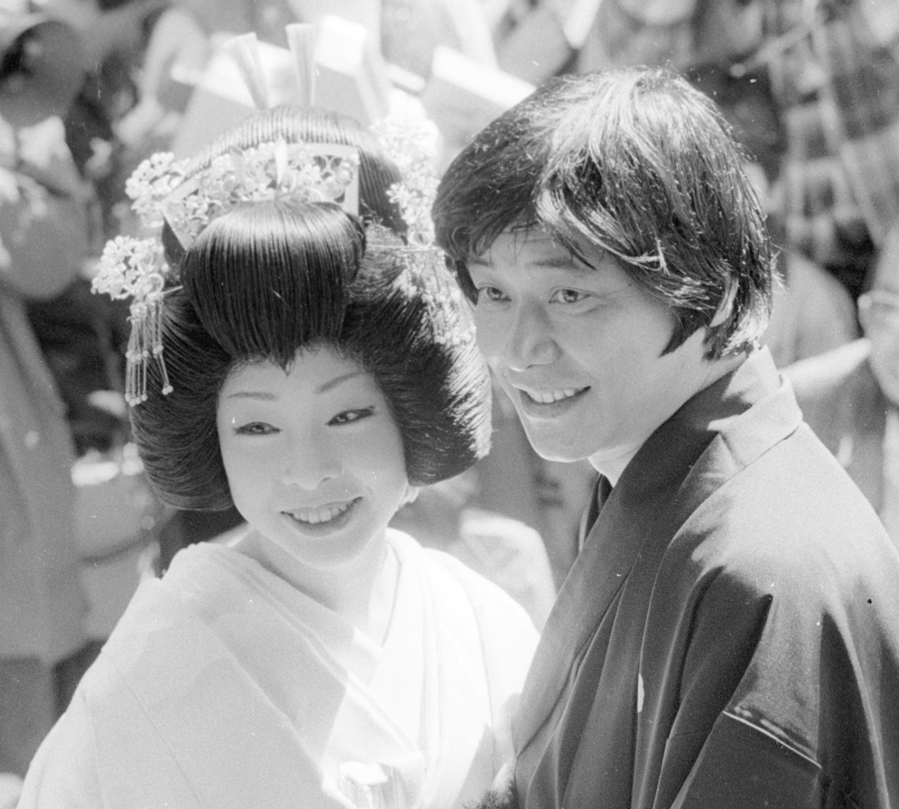 中尾彬さん（36歳）池波志乃さん（22歳）結婚式で笑顔（1978年3月撮影）