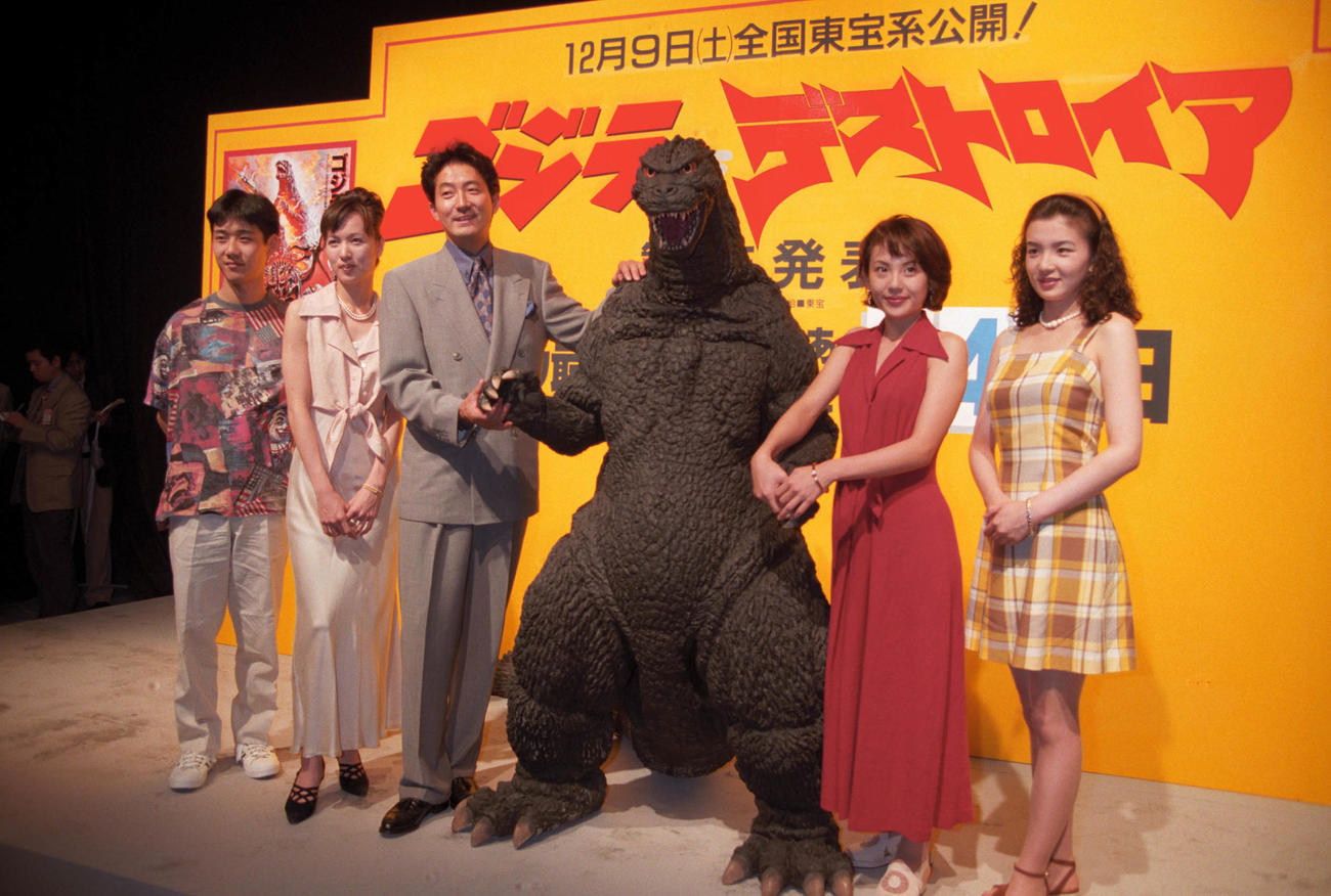 1995年　映画「ゴジラVSデストロイア」製作発表　左から林泰文、石野陽子、辰巳琢郎、小高恵美、大沢さやか