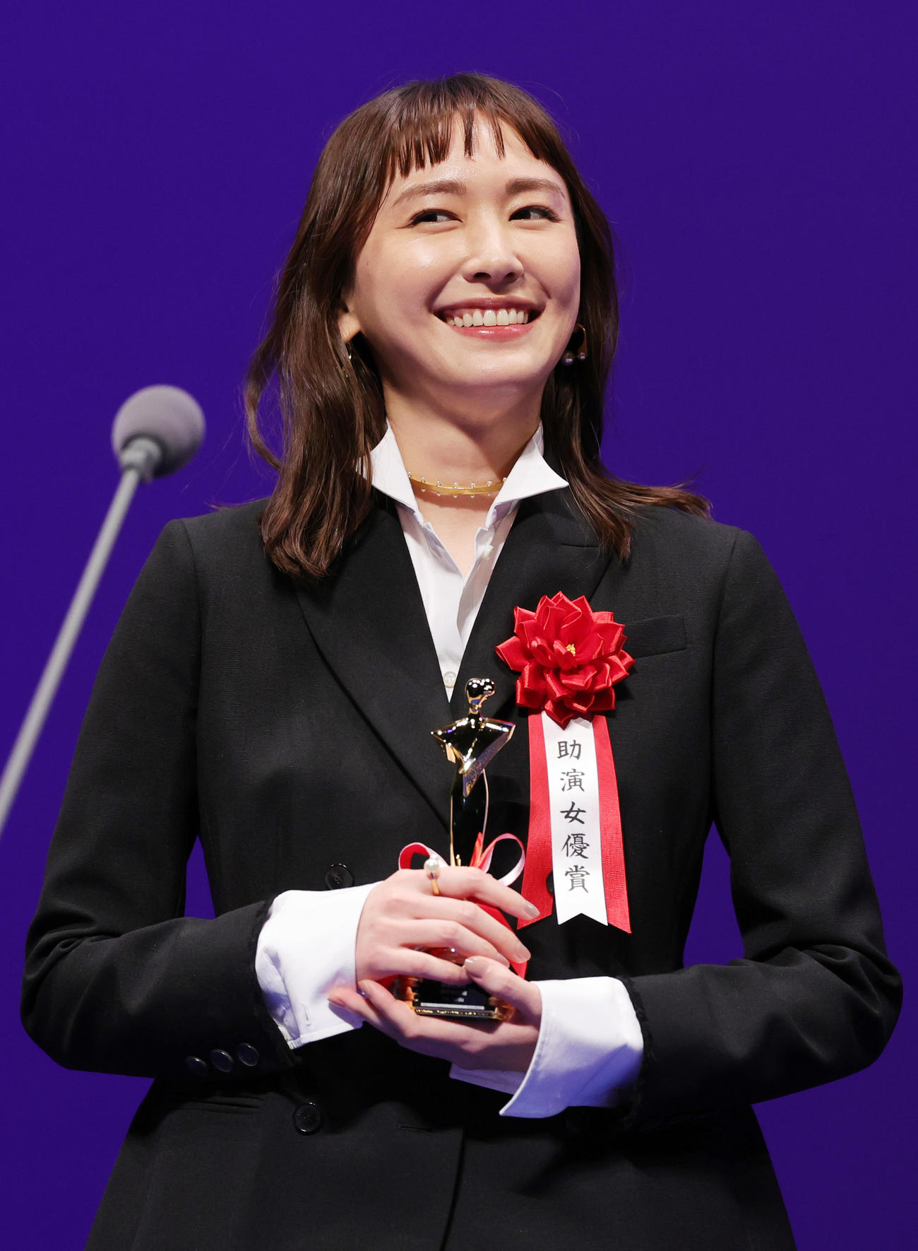 第33回日本映画批評家大賞で助演女優賞を受賞した新垣結衣（撮影・野上伸悟）