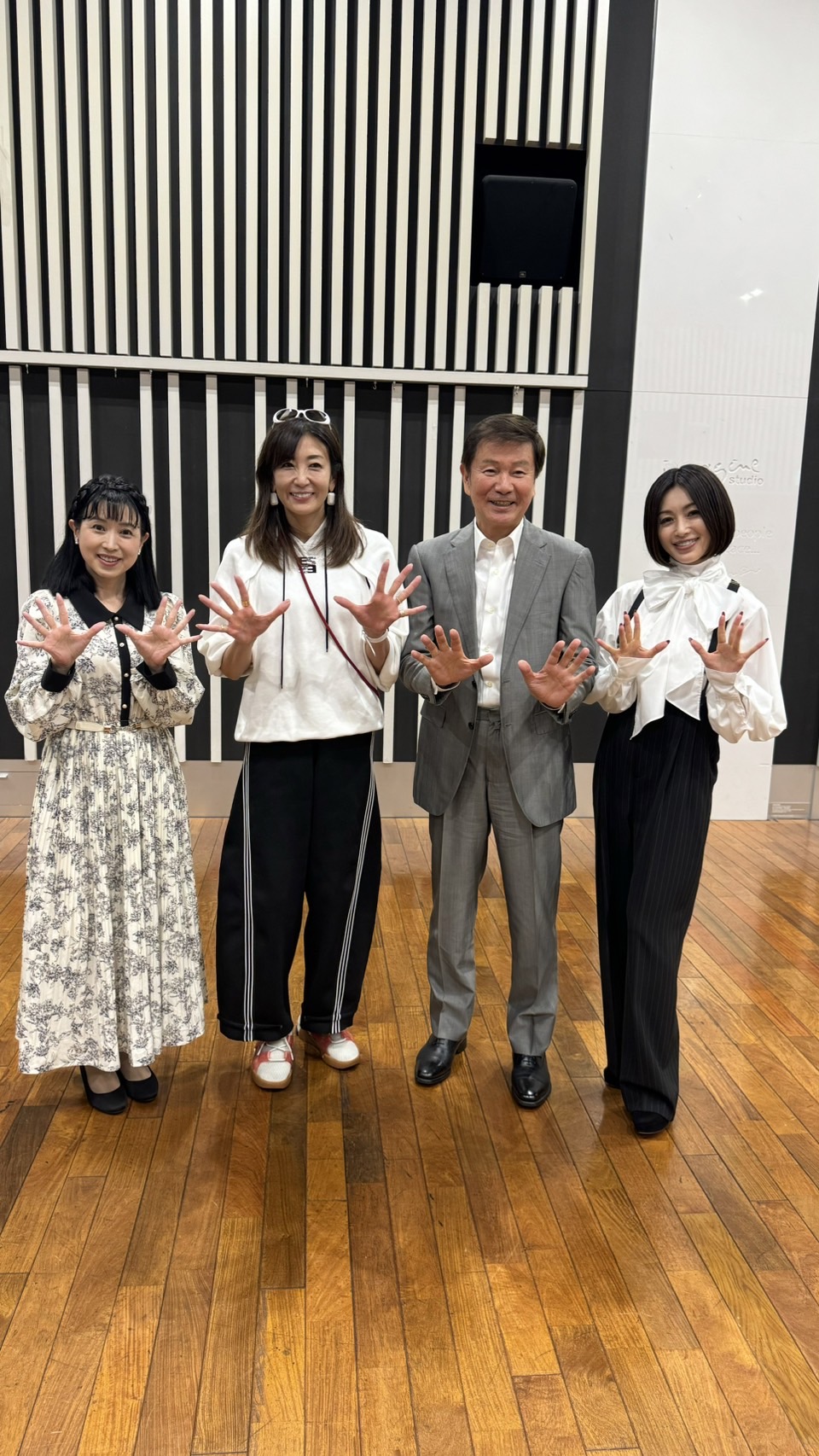 収録に参加した、左から西村知美、中島史恵、森田健作、酒井法子