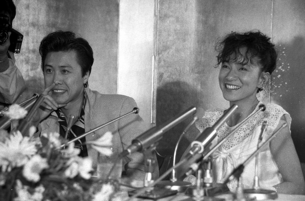 1985年、ロックバンドARBのリーダー石橋凌と女優の原田美枝子が婚約。この日、日比谷野外音楽堂で行われたARBのコンサートで石橋がステージに原田をあげおめでたを報告した
