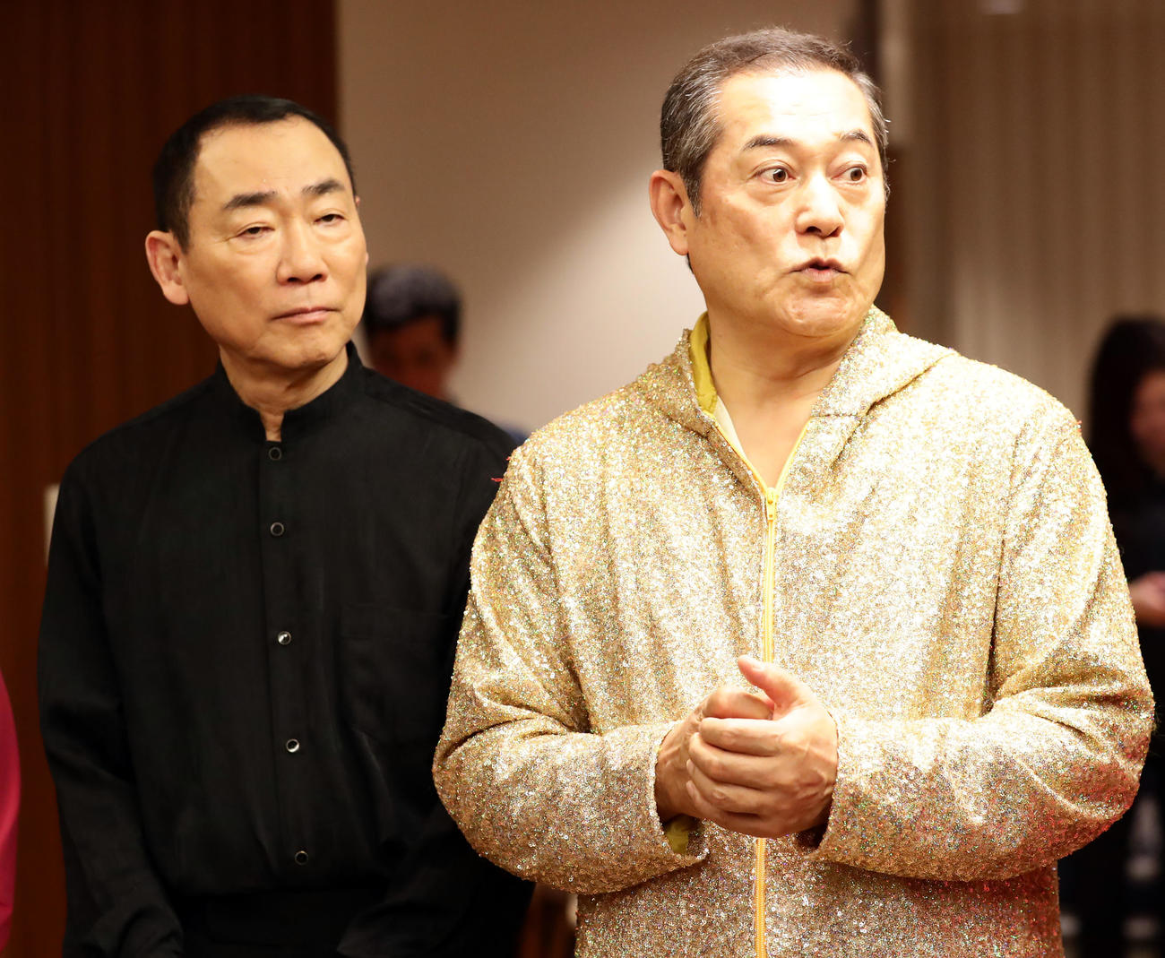 松平健（右）と真島茂樹さん（2019年4月撮影）
