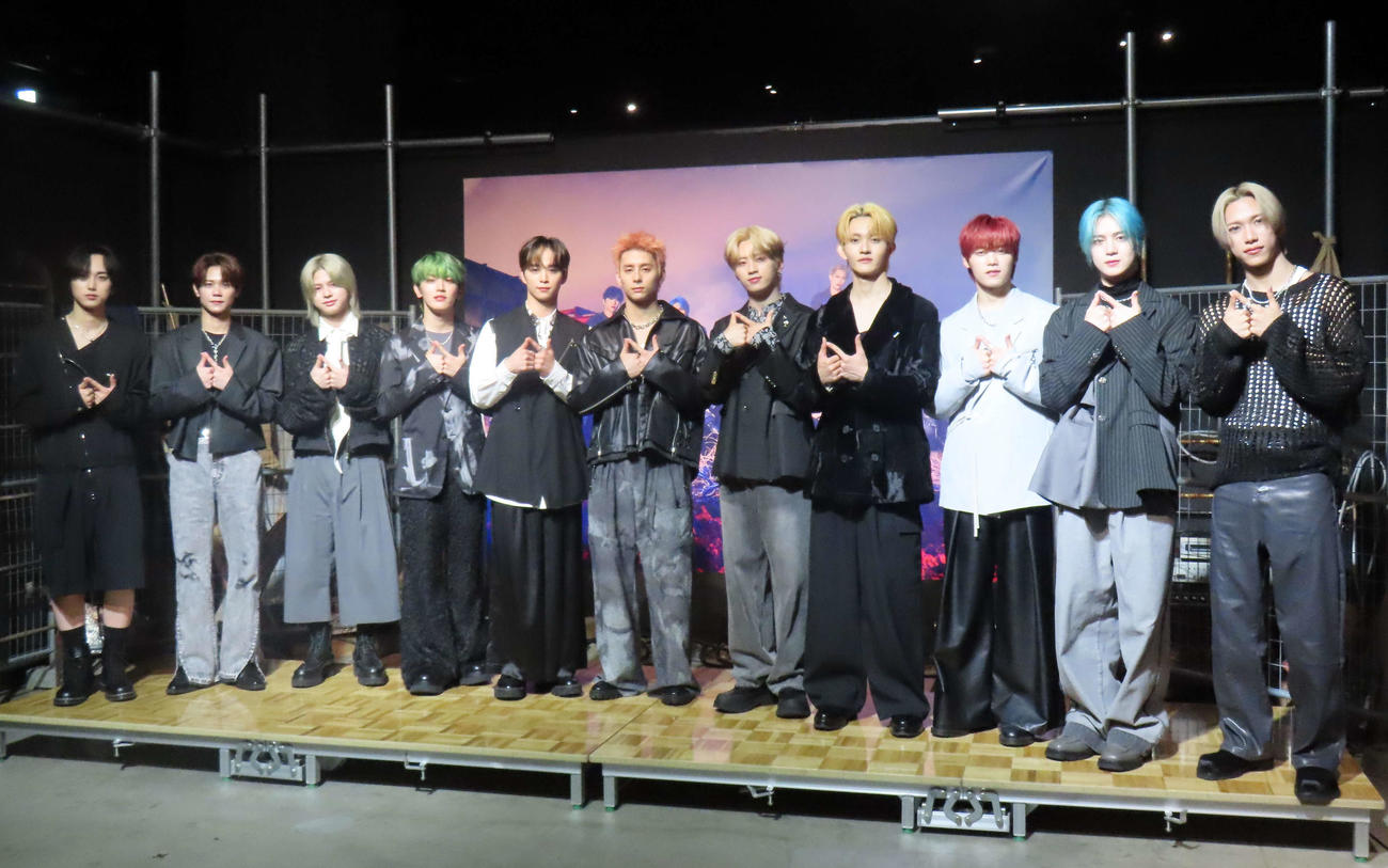 「INI EXHIBITION－DESTINED HORIZONS－」取材会を行ったINI。左から尾崎匠海、藤牧京介、松田迅、高塚大夢、後藤威尊、西洸人、許豊凡、田島将吾、木村柾哉、佐野雄大、池崎理人