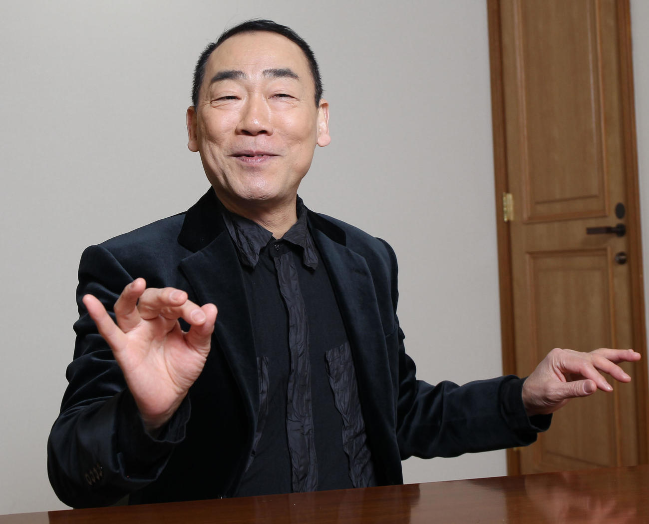 15年2月、「イマココカラ」の踊りのポイントを語る