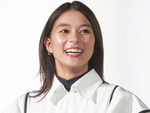 芳根京子「可愛い可愛い妹です。いつもぎゅーってしちゃう」白山乃愛を抱きしめ２ショット