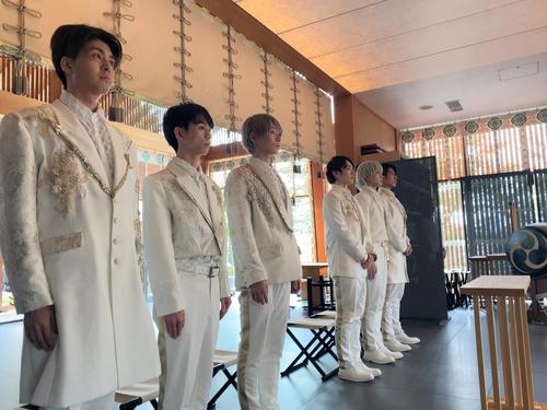 ６人組歌謡アイドル華MEN組ヒット祈願、デビュー翌日に「富士山でライブ」の夢掲げる