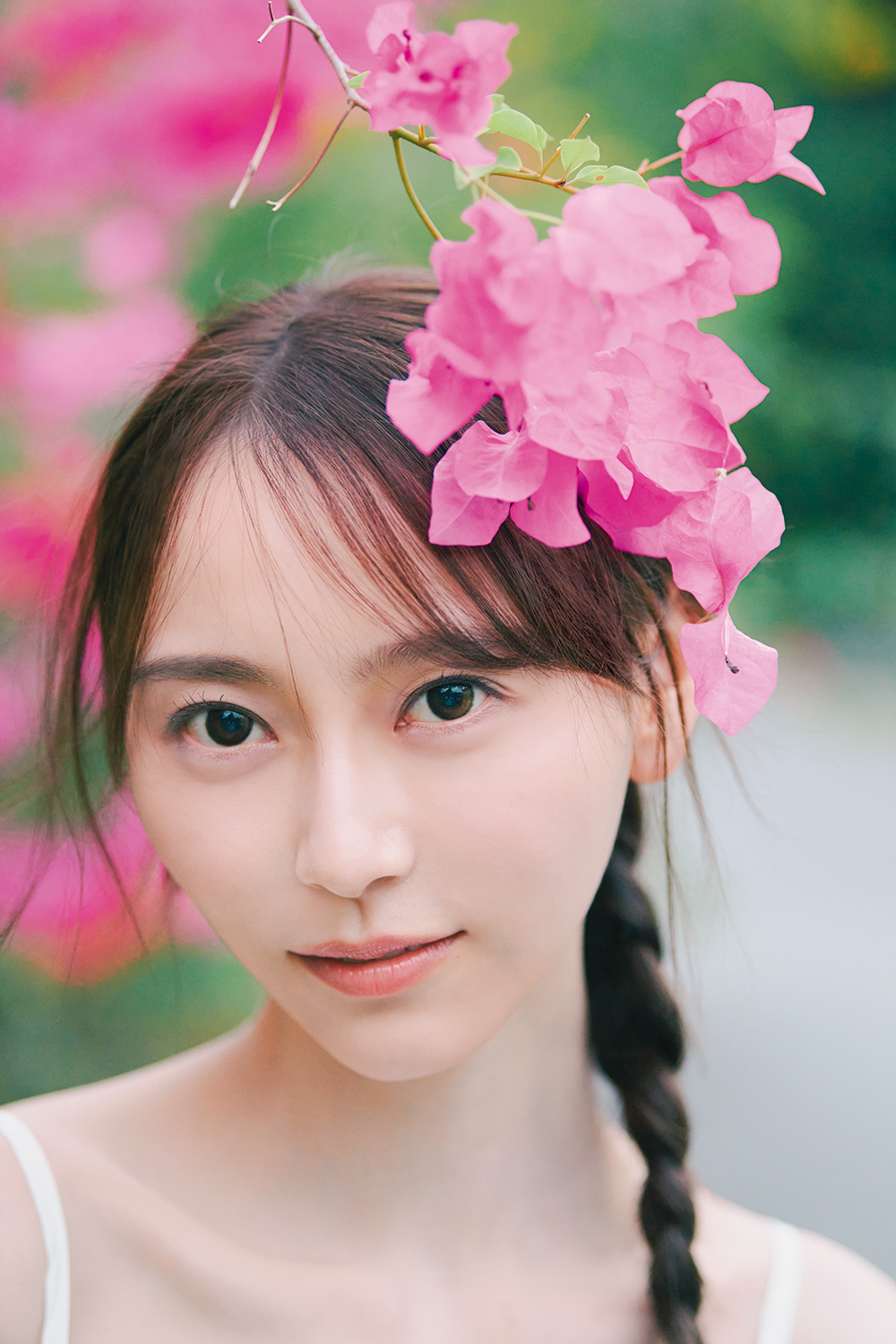 乃木坂46弓木奈於ファースト写真集の先行カット　撮影：三瓶康友／ワン・パブリッシング