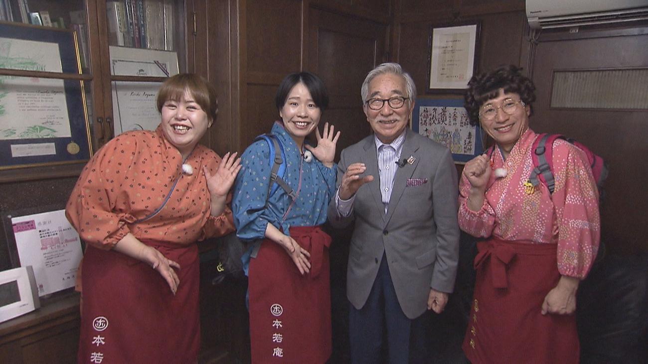 92歳でも元気な大村崑（左から3人目）と、すっちー（右端）、天才ピアニスト（左2人）