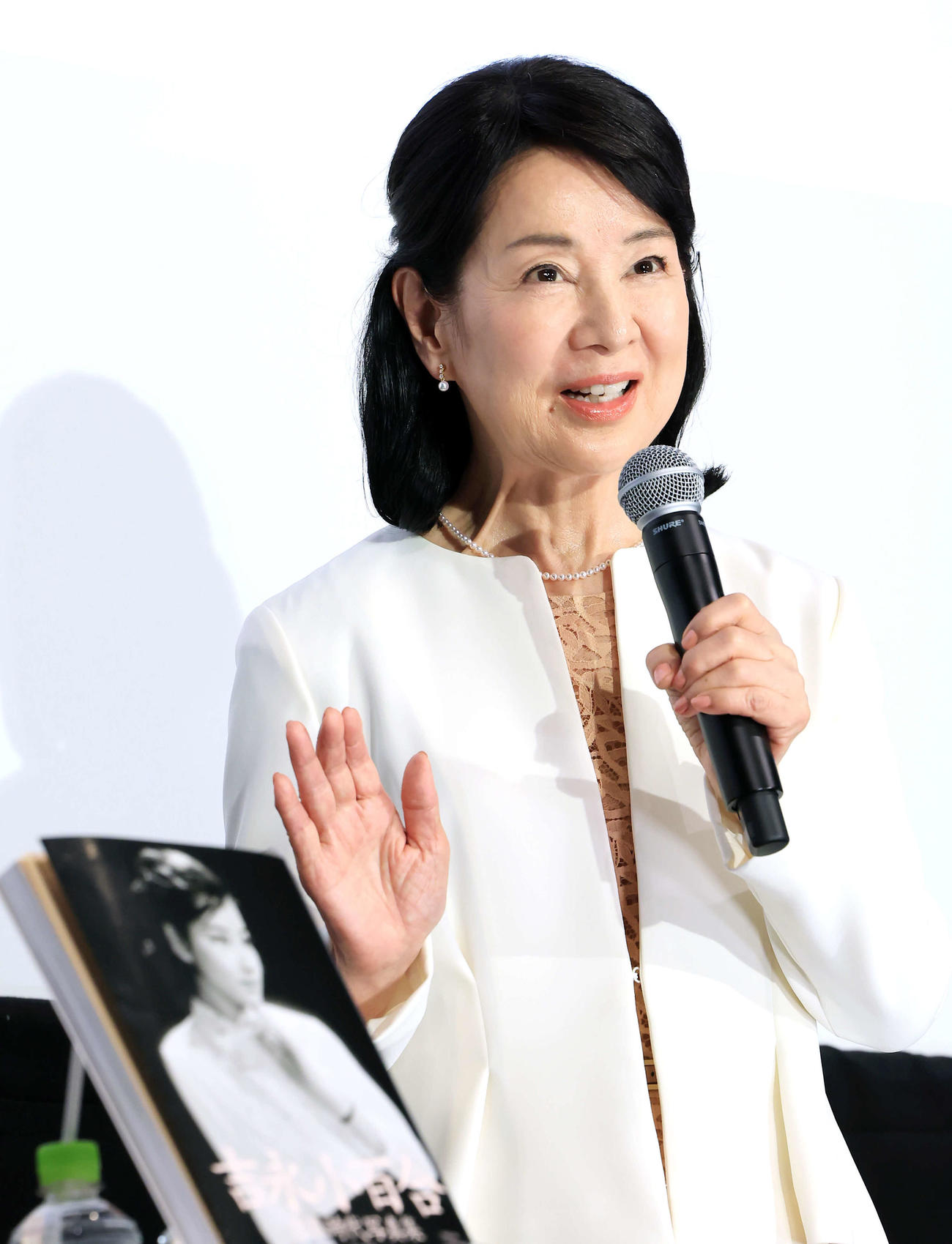 「吉永小百合青春時代写真集」発売イベントで目を潤ませて思い出を語る吉永小百合（撮影・浅見桂子）