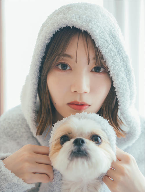 日向坂46高本彩花「何だか似ている私たちに注目」愛犬「ちぇりちゃん」とのツーショットが解禁