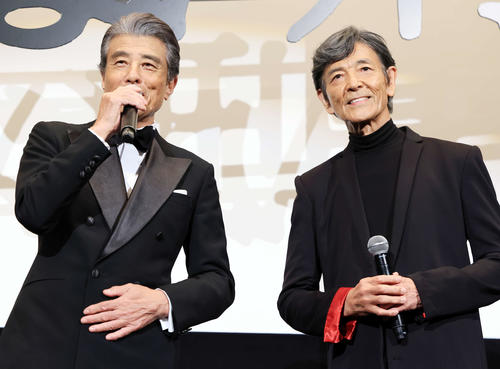 ベンガル「誰がタカかユージか分からない格好で来ました」と黒衣装でアピール　初日舞台あいさつ