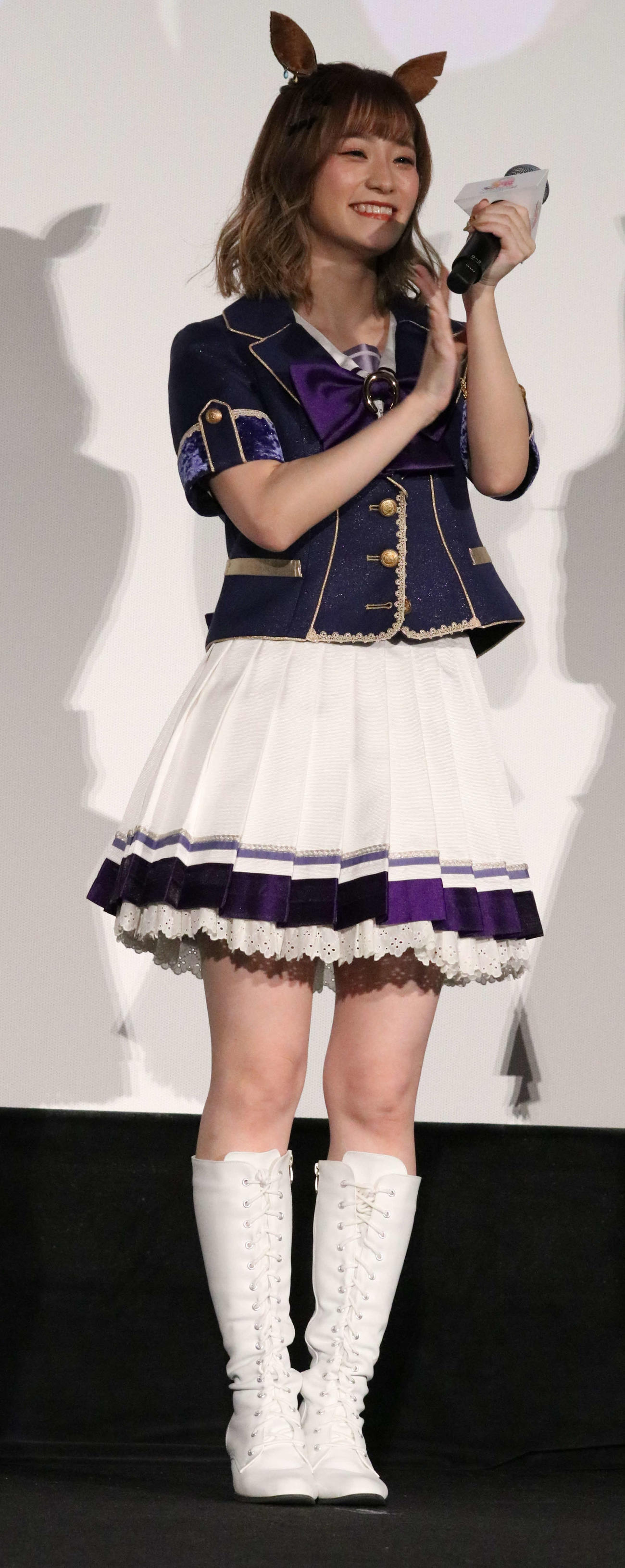 劇場版「ウマ娘　プリティーダービー　新時代の扉」初日舞台あいさつに登壇した藤本侑里（撮影・水谷京裕）