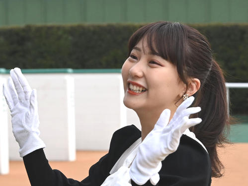 「いやR18やそれは」田中美久のグラビア撮影風景に騒然　自らトップスめくる姿が刺激的