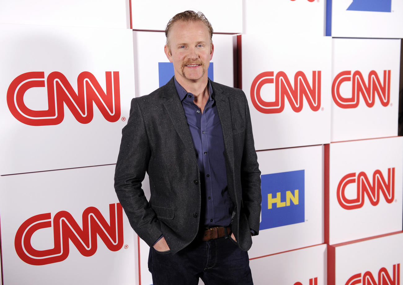 米西部カリフォルニア州で開かれたパーティーでポーズを取るモーガン・スパーロック氏（AP＝共同）
