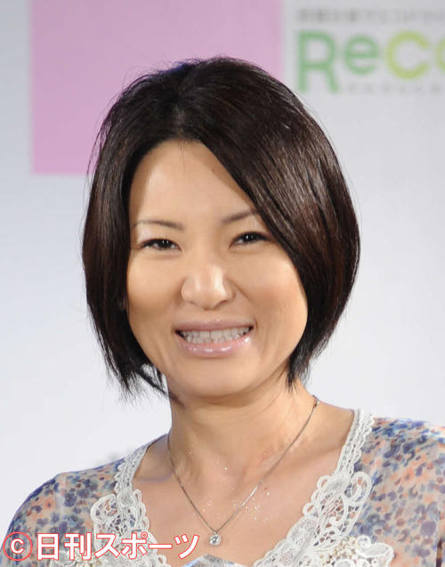 「お肌艶々美人」58歳、ミリオンヒット歌手の近影に称賛の声