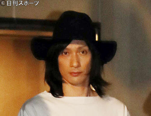 「高校生？」46歳俳優“年齢不詳”ショット「10代にしか見えない」の声　神田沙也加さん元夫